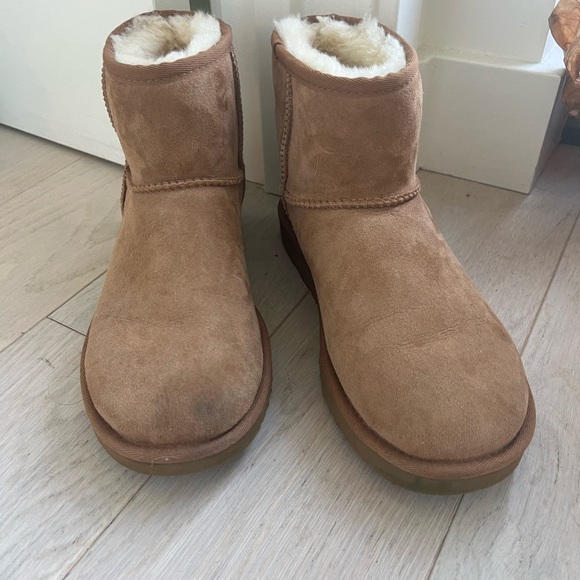 Short Ugg boot in size women’s 8 - Picture 13 of 14